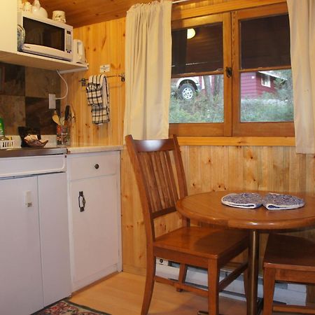 Fairmont Mountain Bungalows Fairmont Hot Springs Bagian luar foto