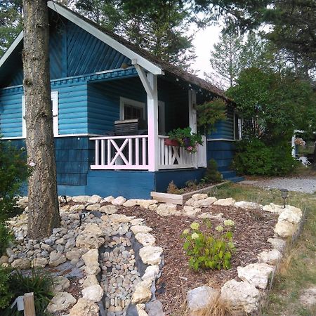 Fairmont Mountain Bungalows Fairmont Hot Springs Bagian luar foto