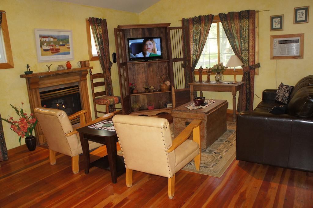 Fairmont Mountain Bungalows Fairmont Hot Springs Ruang foto