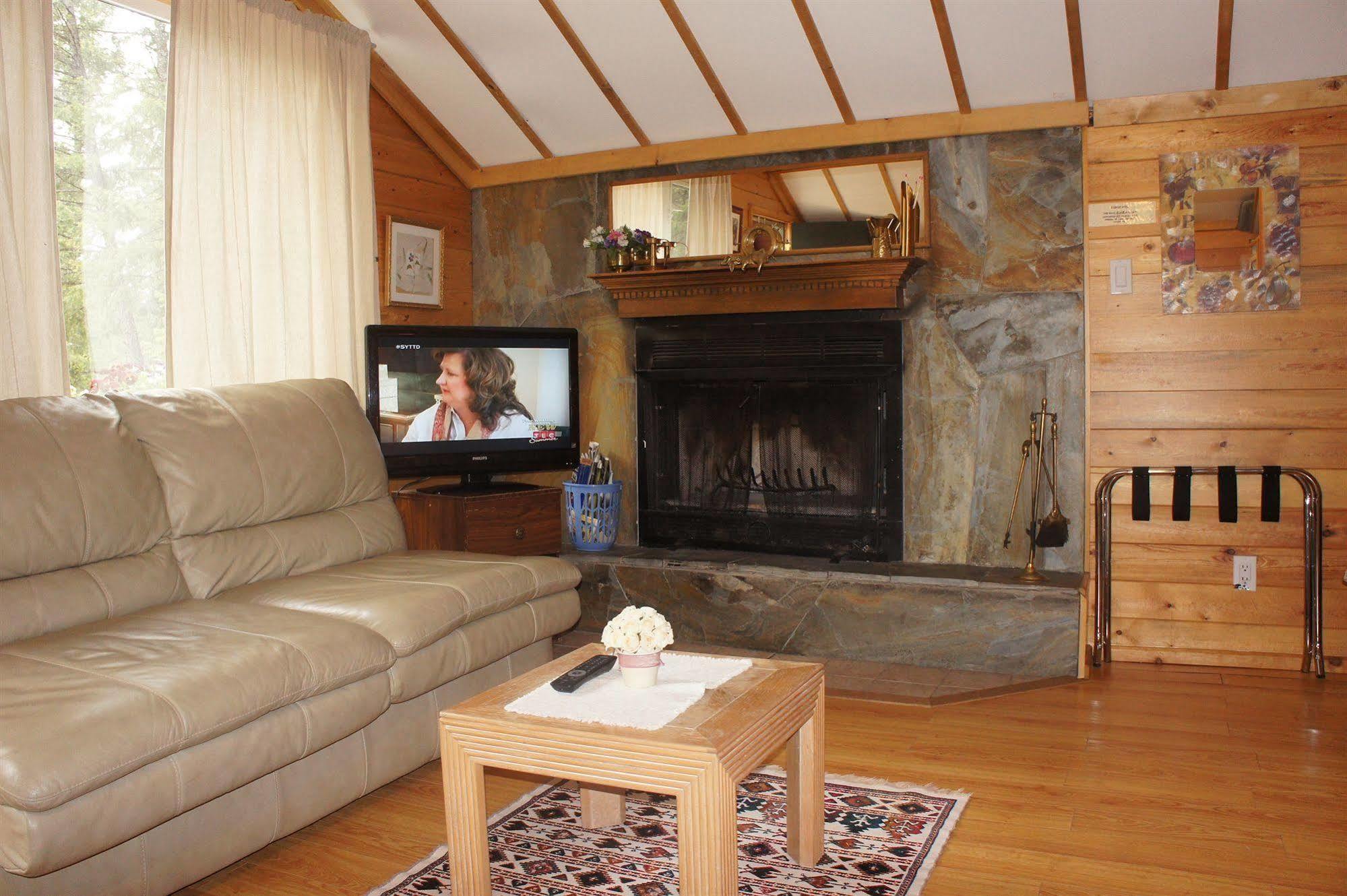 Fairmont Mountain Bungalows Fairmont Hot Springs Bagian luar foto