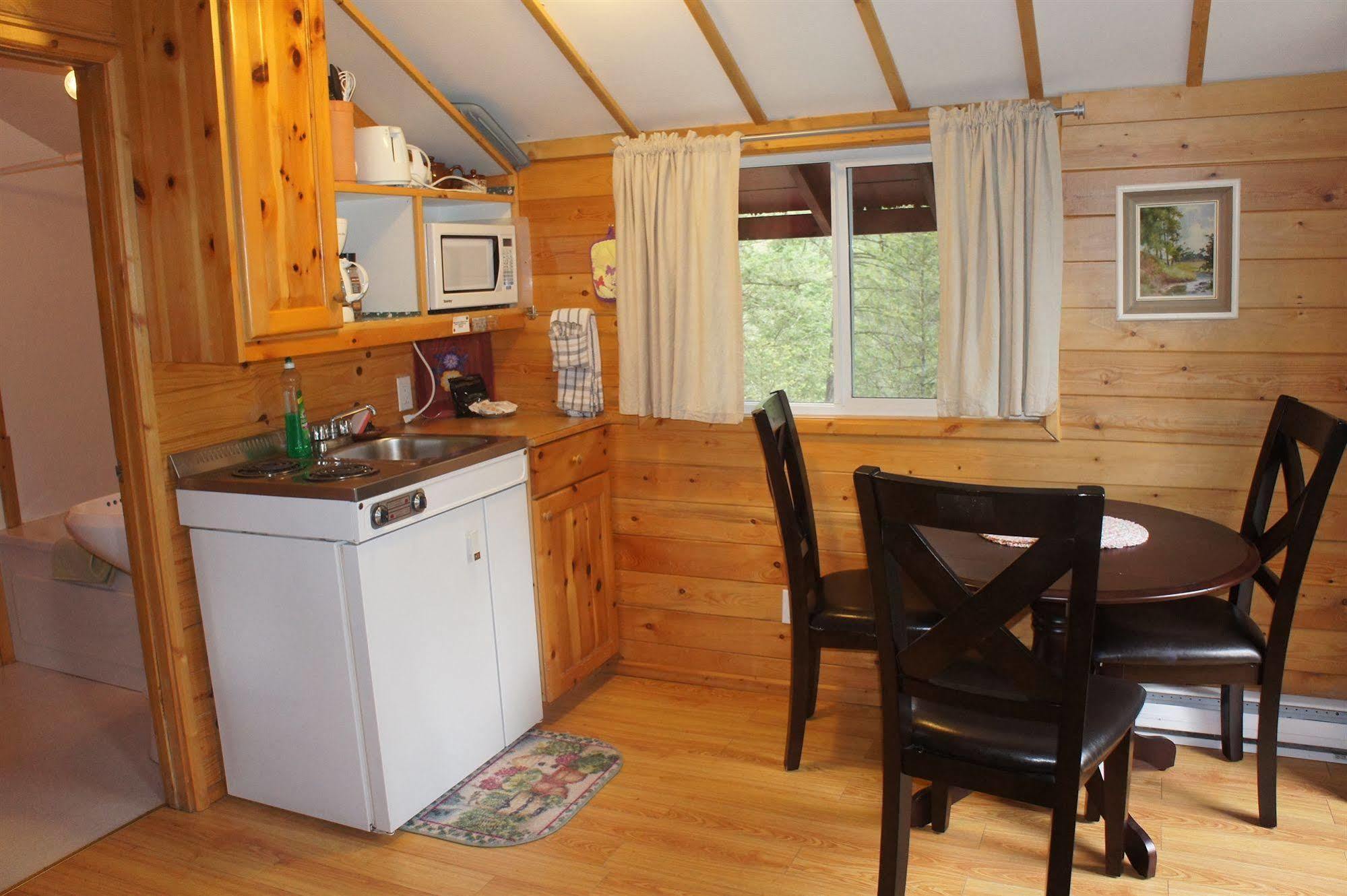 Fairmont Mountain Bungalows Fairmont Hot Springs Bagian luar foto
