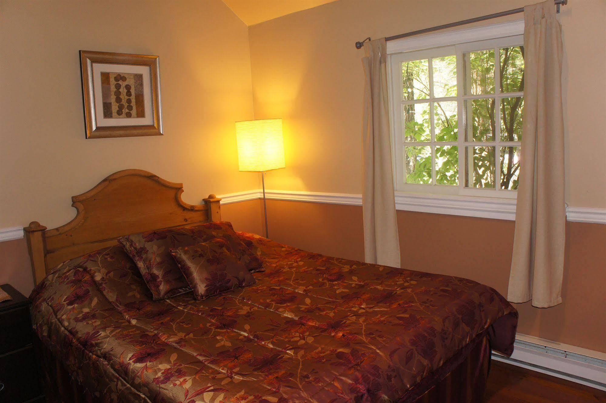 Fairmont Mountain Bungalows Fairmont Hot Springs Bagian luar foto