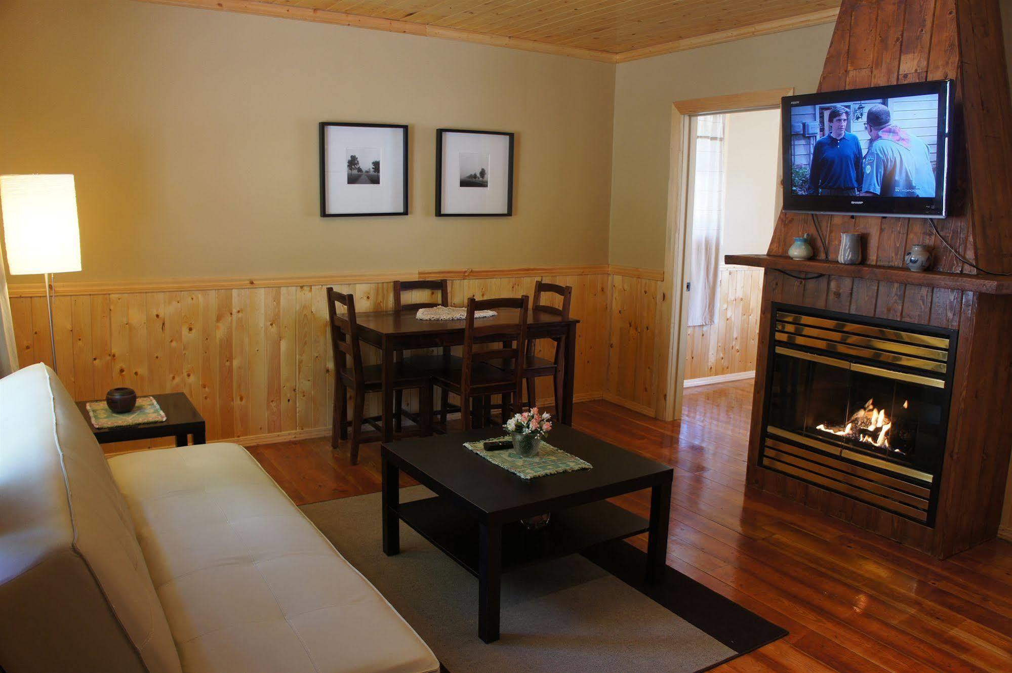 Fairmont Mountain Bungalows Fairmont Hot Springs Bagian luar foto