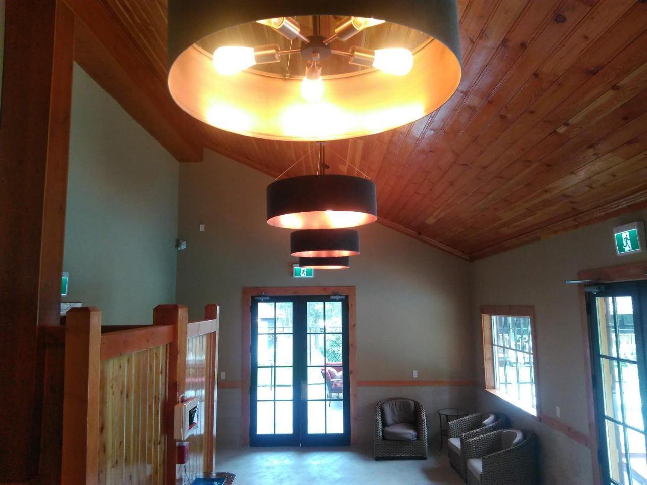 Fairmont Mountain Bungalows Fairmont Hot Springs Bagian luar foto