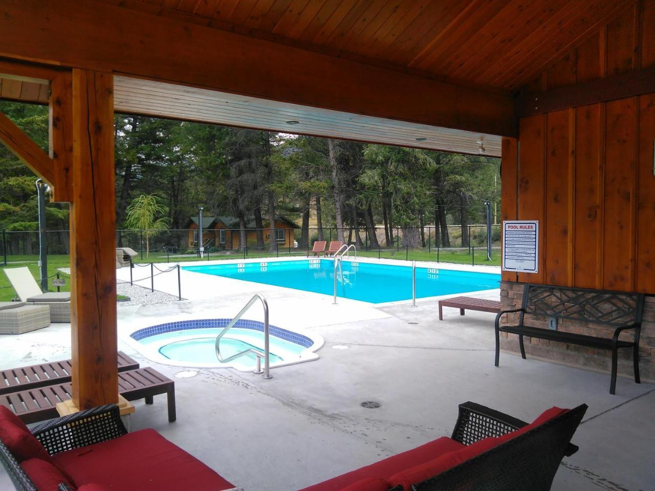 Fairmont Mountain Bungalows Fairmont Hot Springs Bagian luar foto