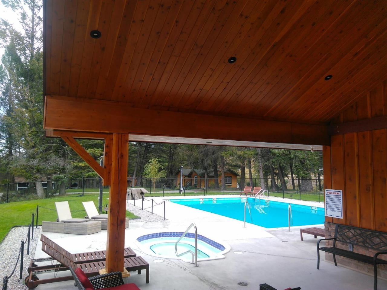 Fairmont Mountain Bungalows Fairmont Hot Springs Bagian luar foto